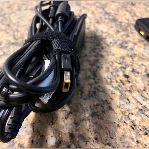 Lenovo 360 Laptop-to-Tablet - Picture 5 of 8